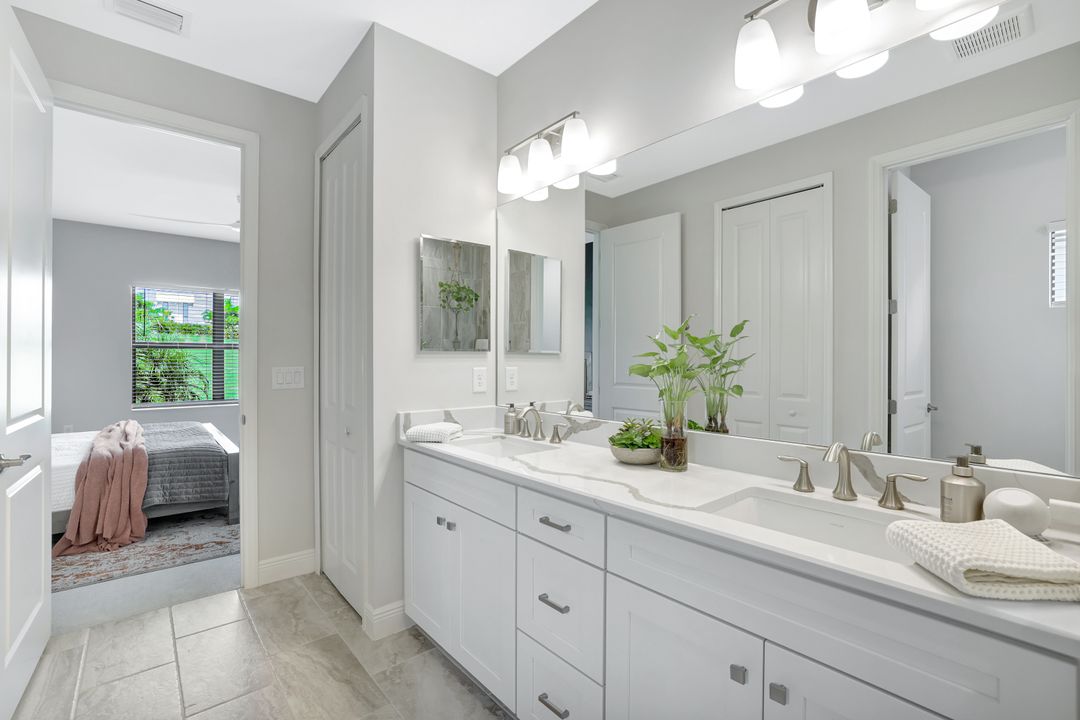 4621 Centaurus Cir, Naples, FL 34120