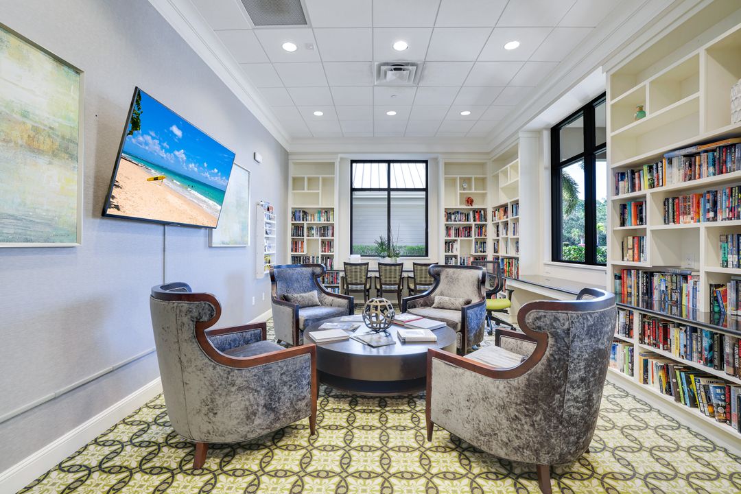 7121 Live Oak Dr, Naples, FL 34114