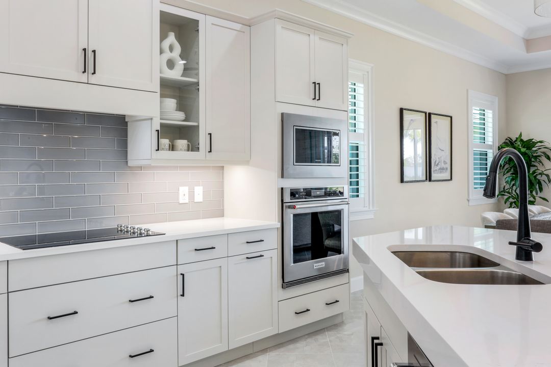 8850 Calypso Ct, Naples, FL 34112