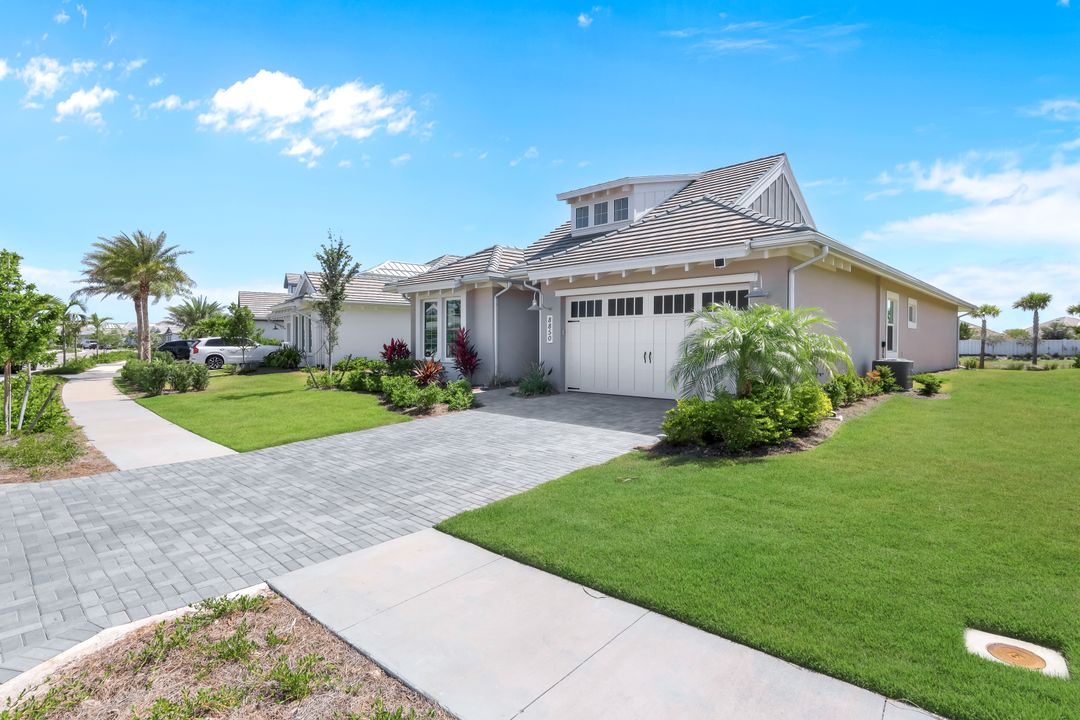 8850 Calypso Ct, Naples, FL 34112