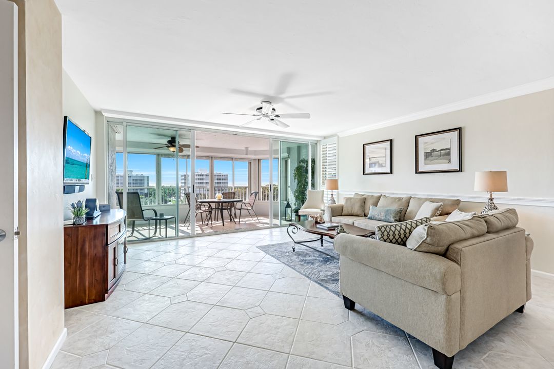 21 Bluebill Ave, Naples, FL 34108