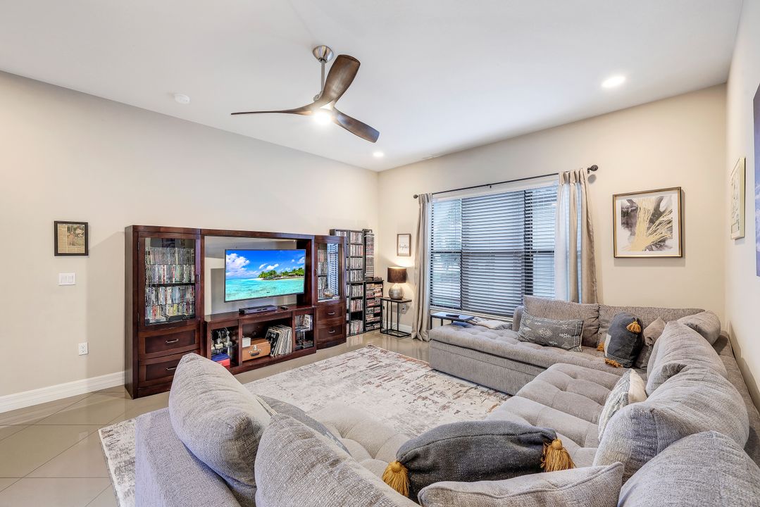 4679 Azalea Dr, Naples, FL 34119