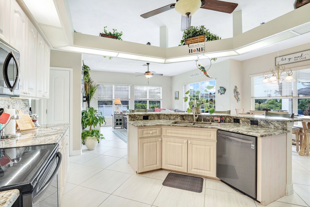 2210 Cape Coral Pkwy W, Cape Coral, FL 33914