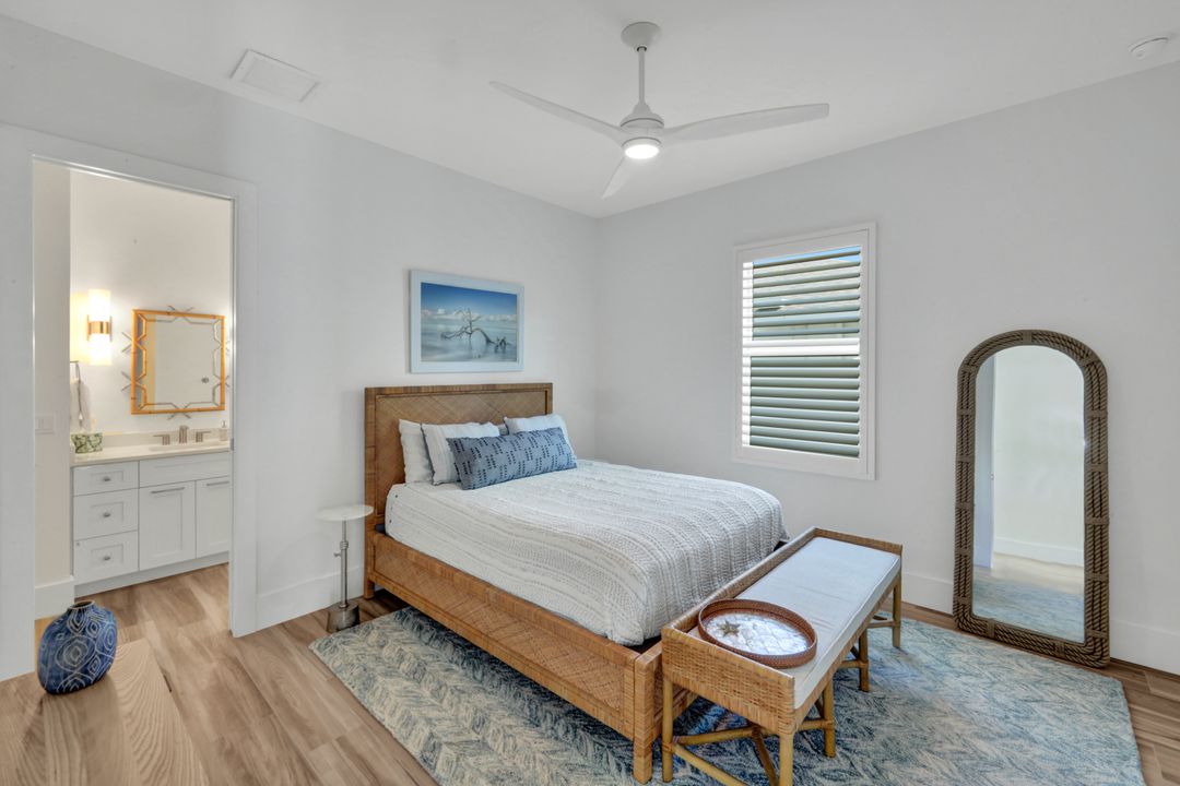 553 106th Ave N, Naples, FL 34108