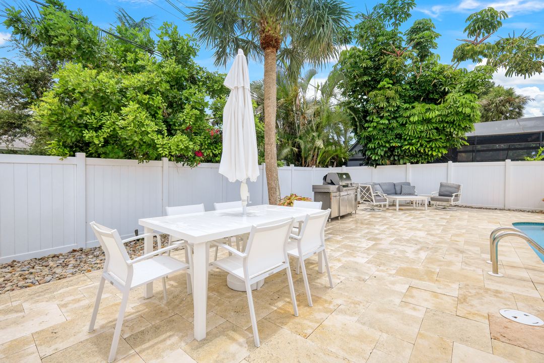 820 102nd Ave N, Naples, FL 34108