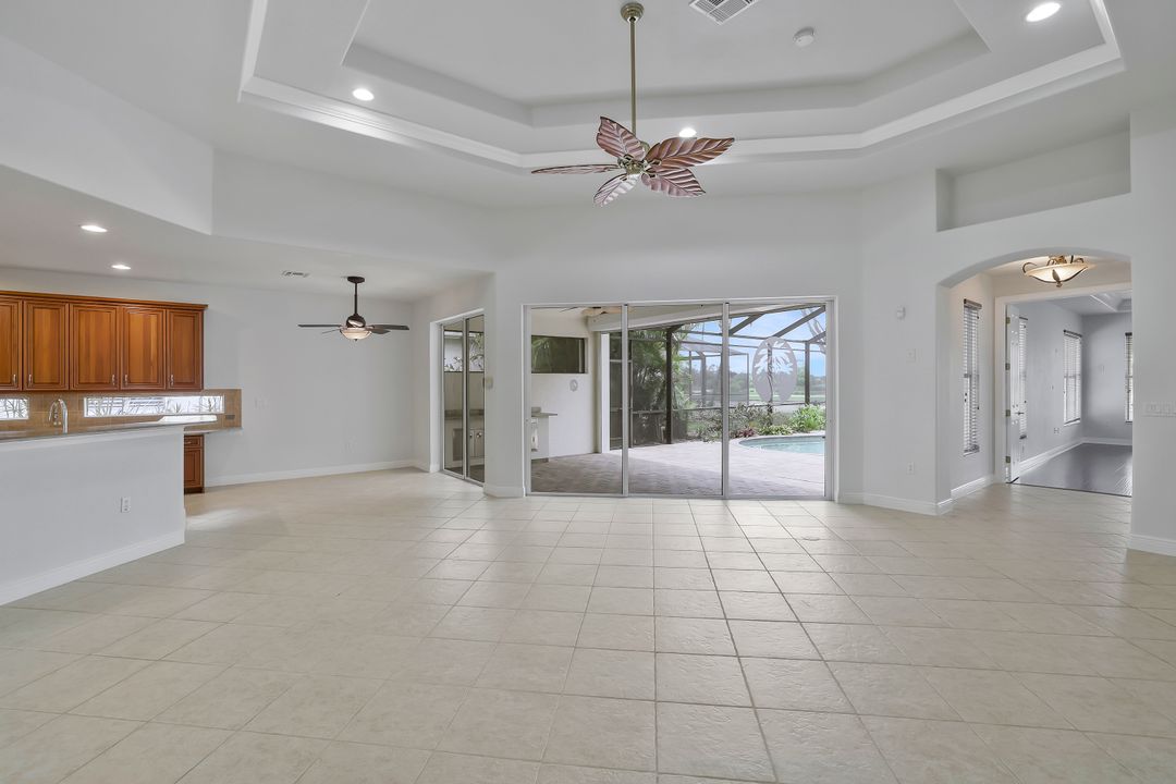 4923 Cerromar Dr, Naples, FL 34112