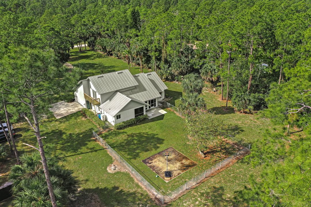 161 20th Ave NW, Naples, FL 34120