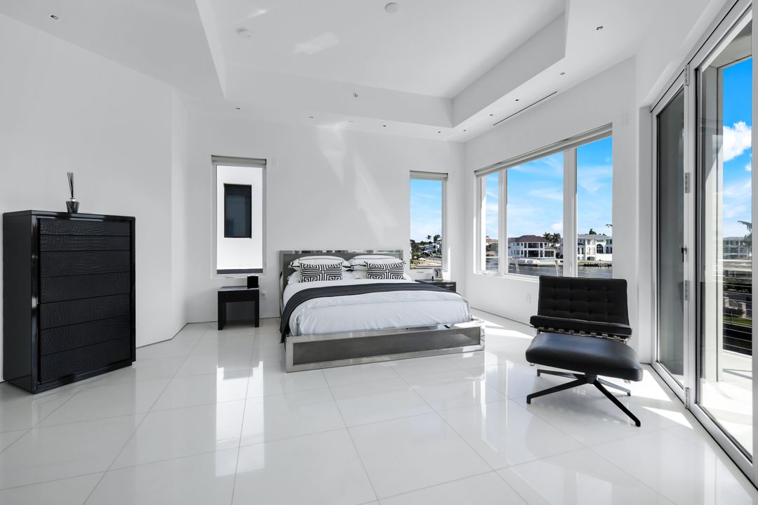 260 Channel Dr, Naples, FL 34108