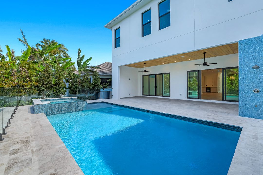 513 92nd Ave N, Naples, FL 34108