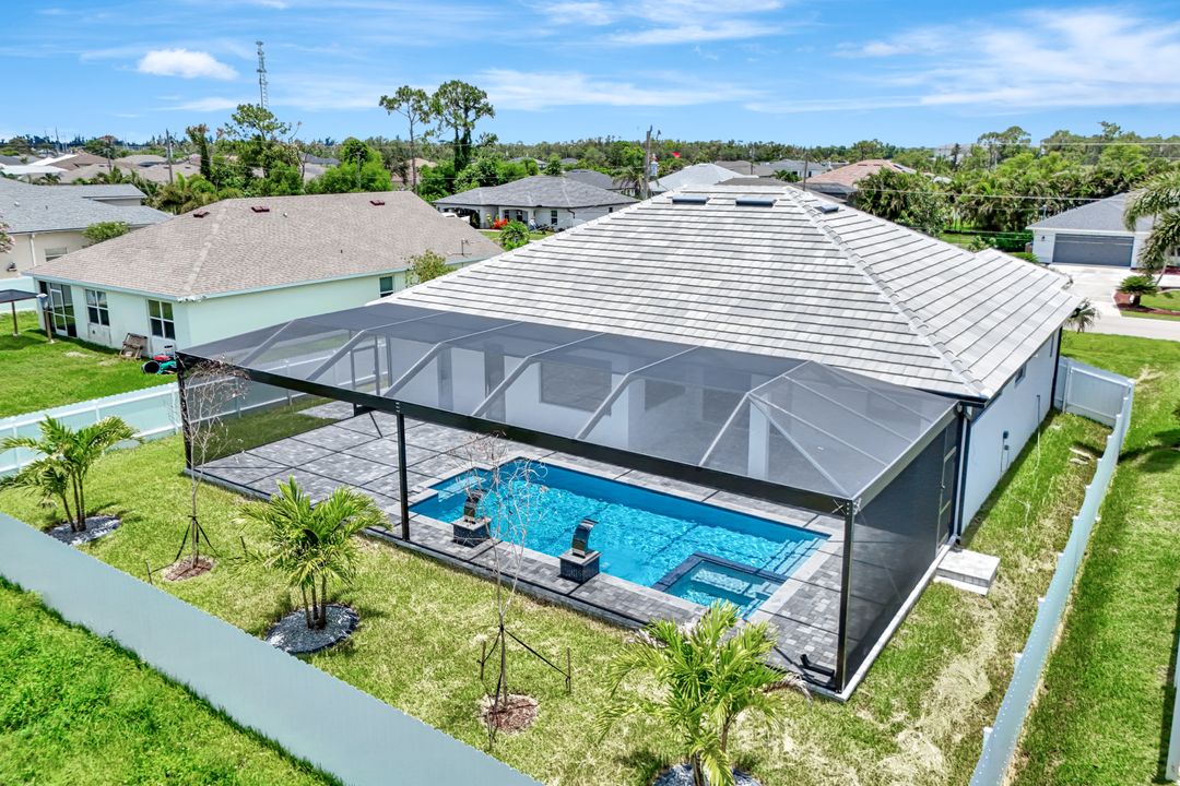 2709 SW 4th Ln, Cape Coral, FL 33991