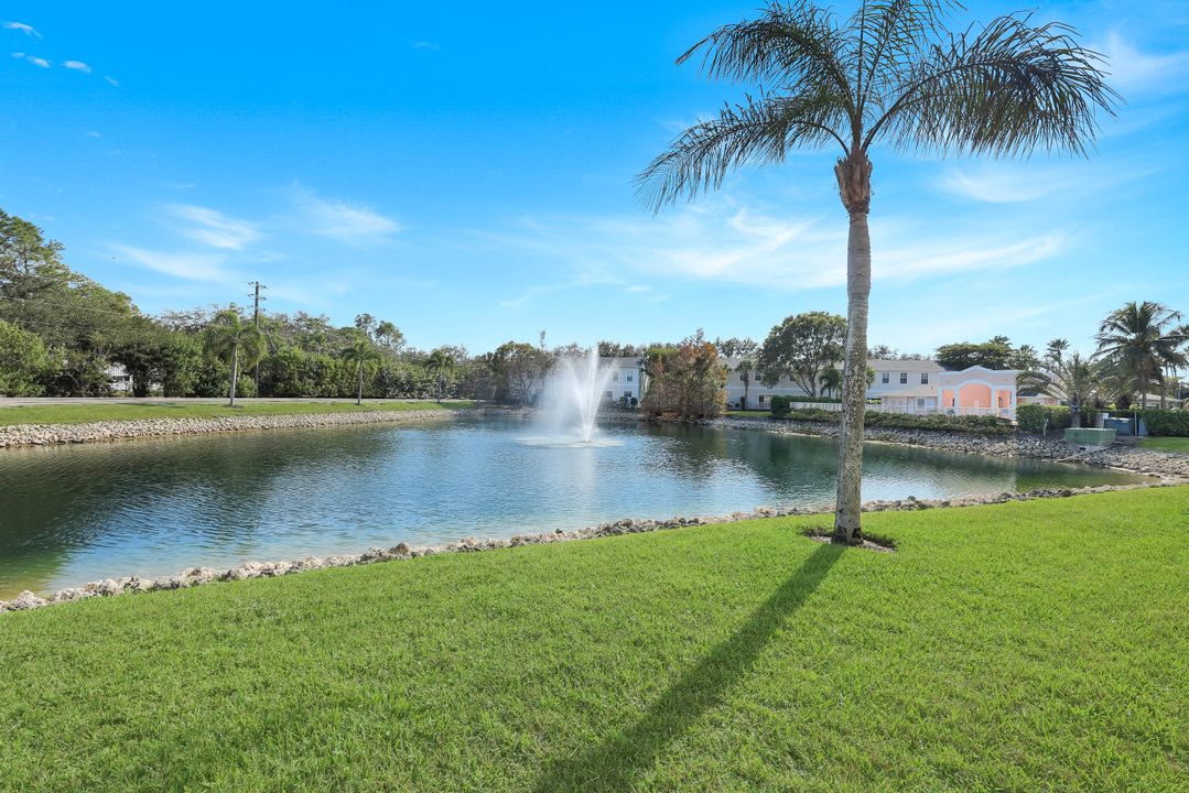 3250 Cypress Glen Way, Naples, FL 34109