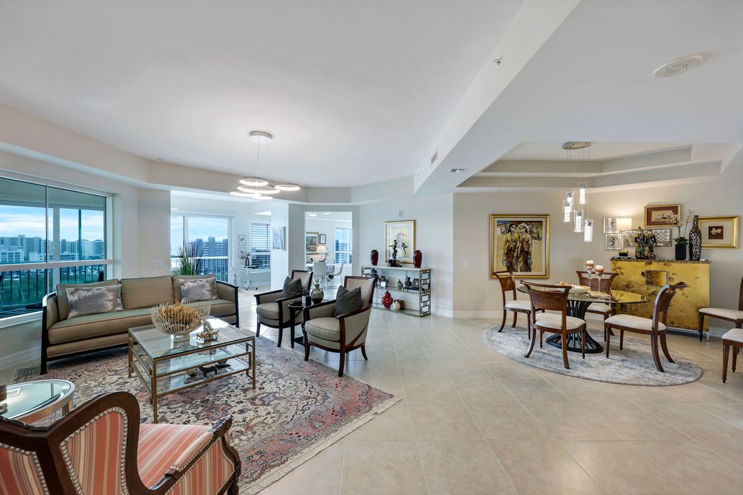 295 Grande Way #801, Naples, FL 34110