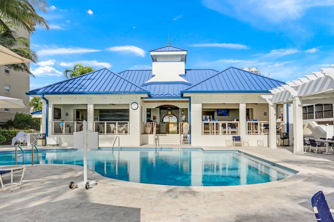 295 Grande Way #104, Naples, FL 34110