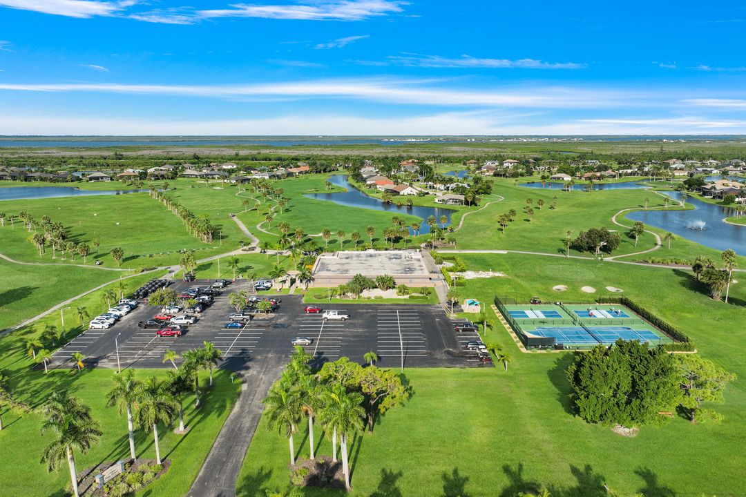11899 King James Ct, Cape Coral, FL 33991
