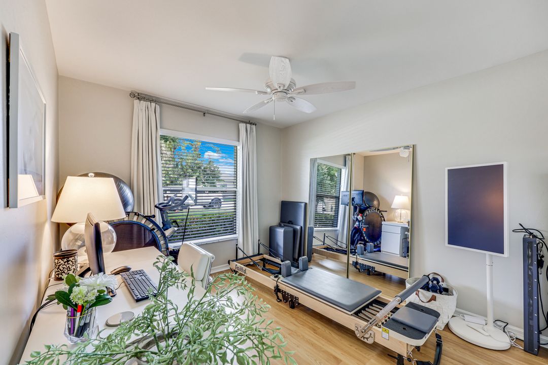 156 Stanhope Cir, Naples, FL 34104