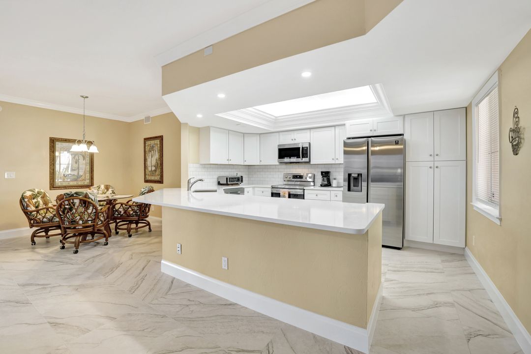 2731 Citrus Lake Dr #102, Naples, FL 34109