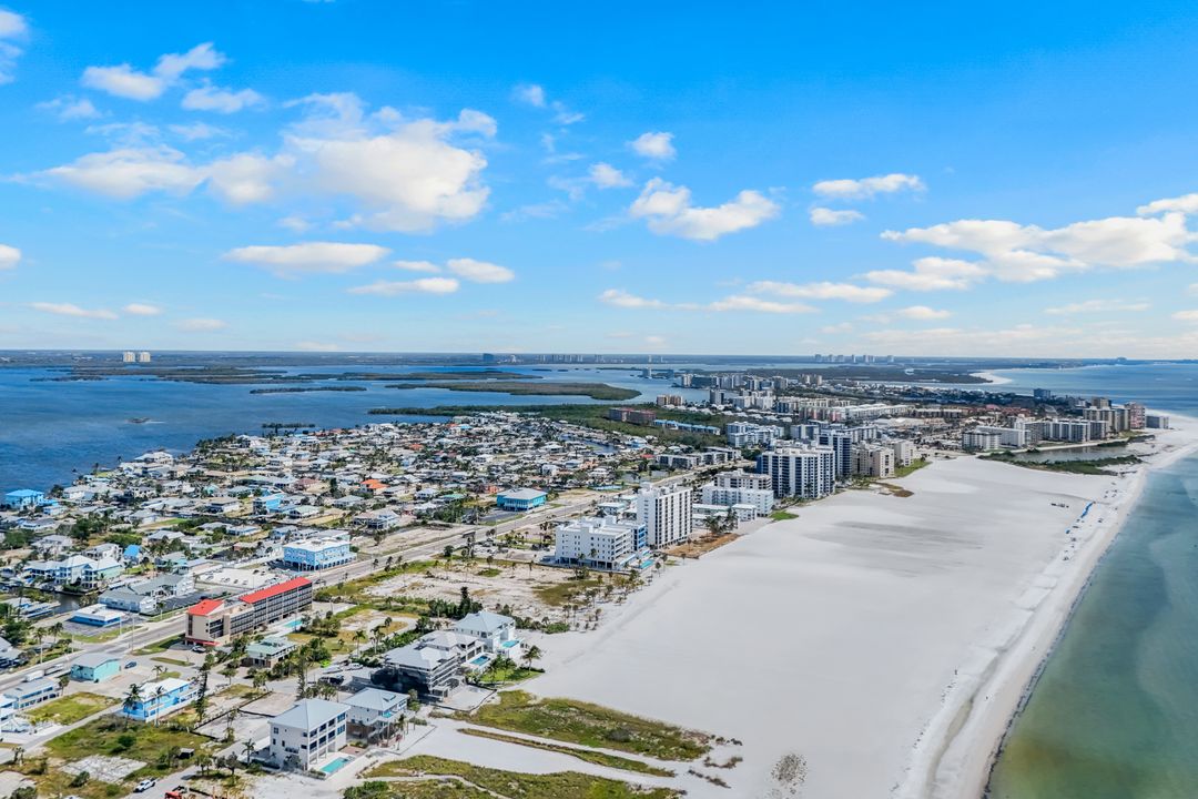 6145 Court St, Fort Myers Beach, FL 33931