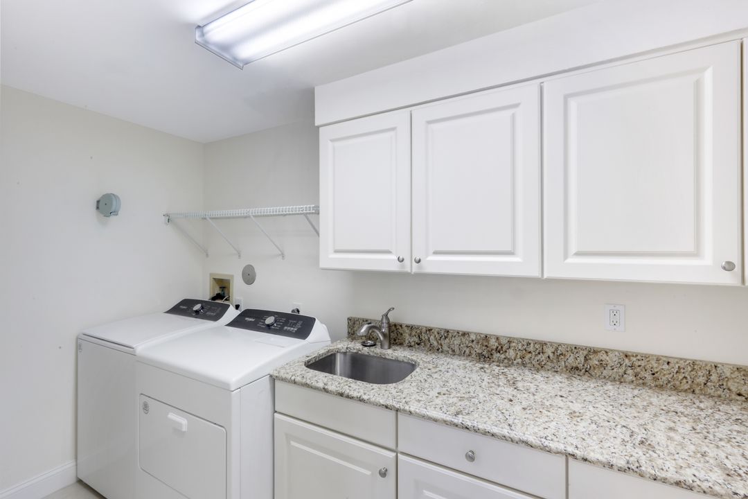 8453 Abbington Cir #811, Naples, FL 34108