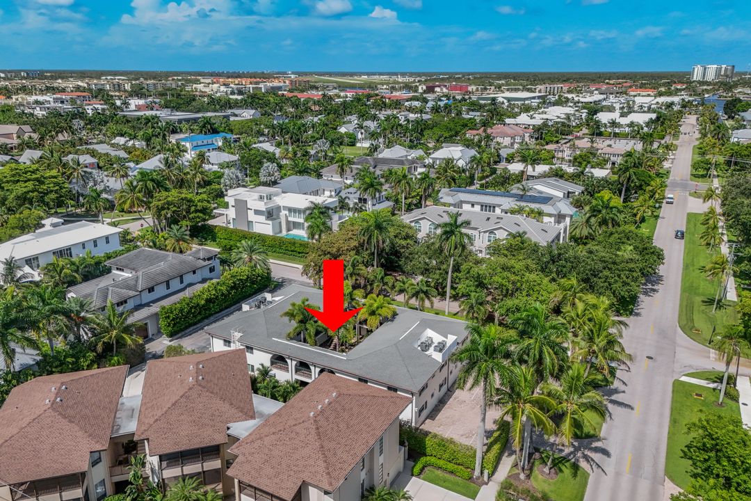 960 7th St S #105, Naples, FL 34102