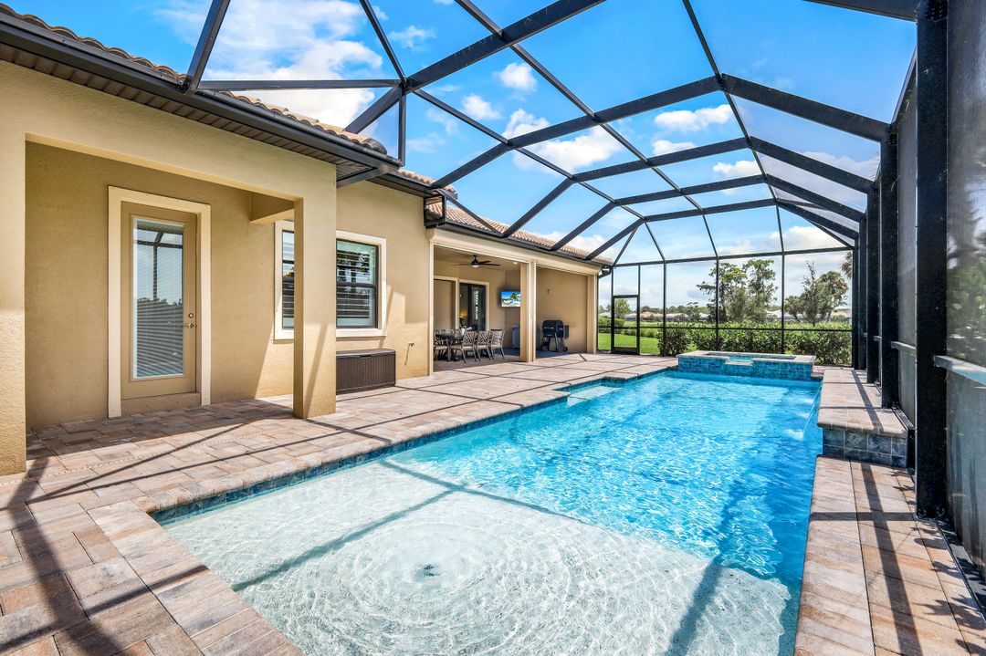 9554 Everglades Dr, Naples, FL 34120