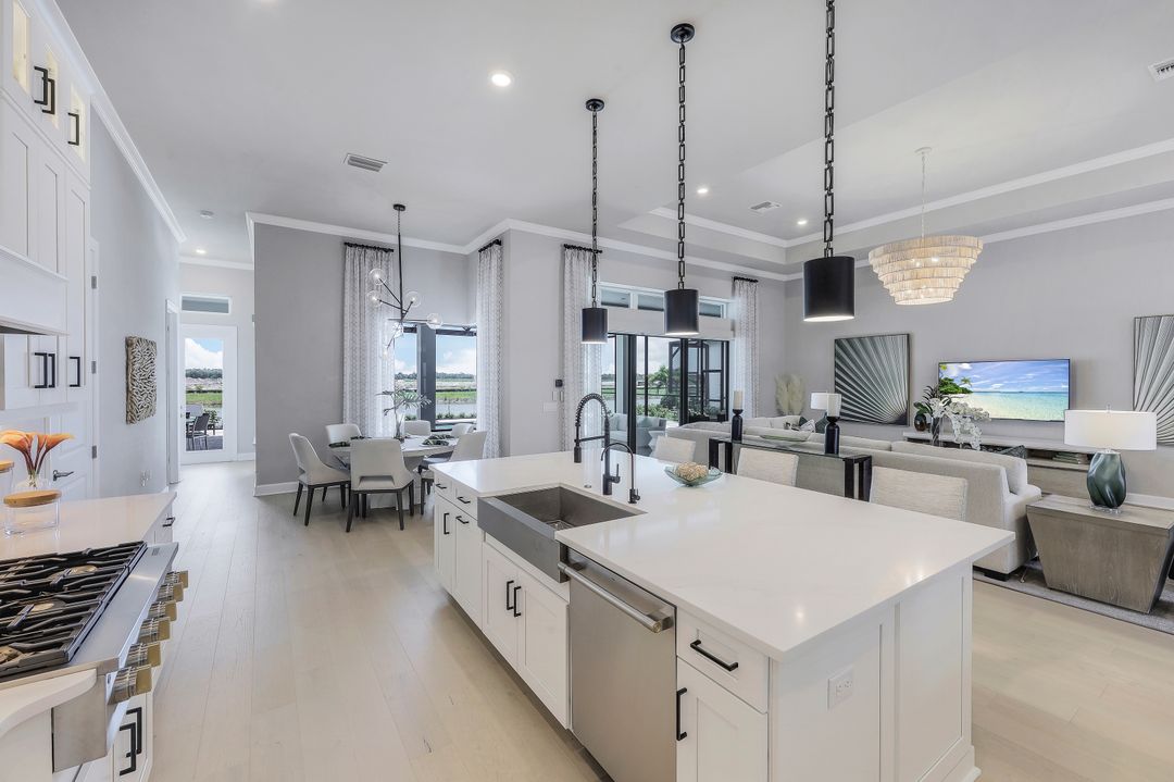 15572 Montello Ln, Naples, FL 34114