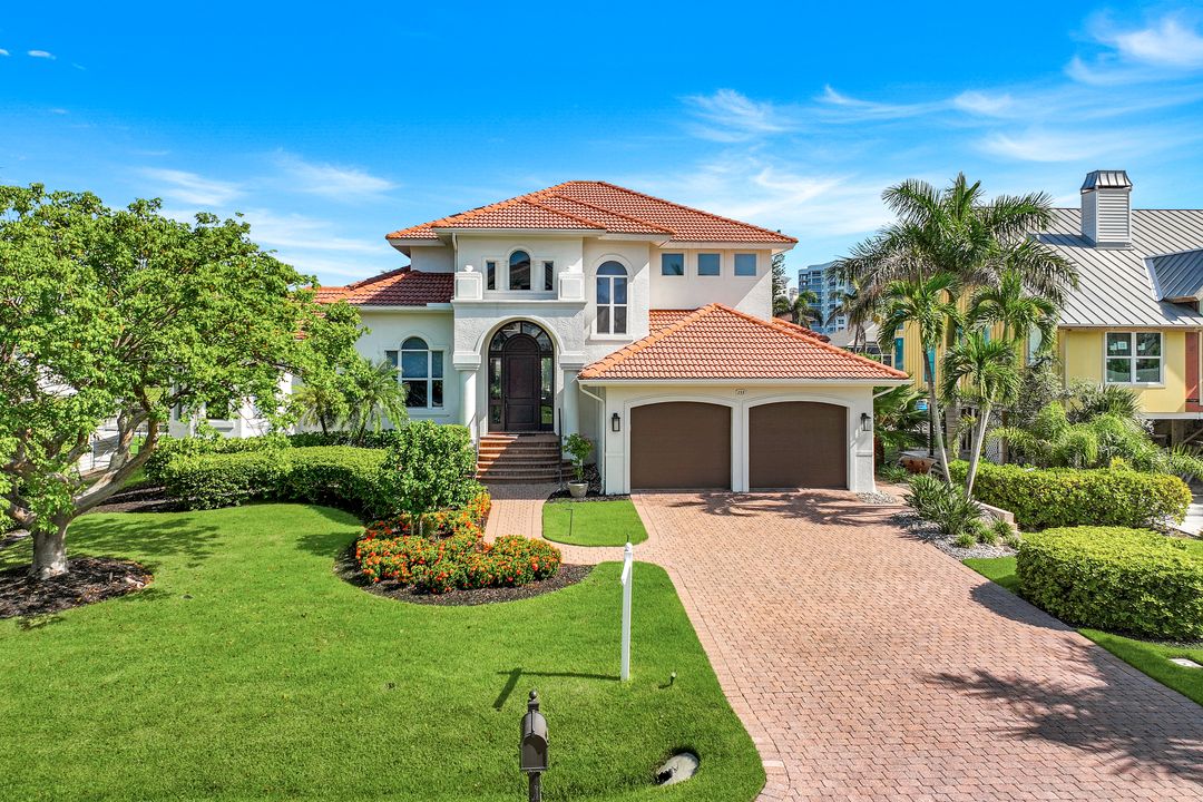 155 Heron Ave, Naples, FL 34108