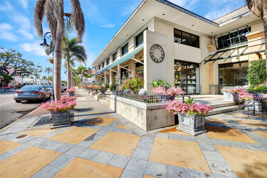 655 8th Ave S #6, Naples, FL 34102