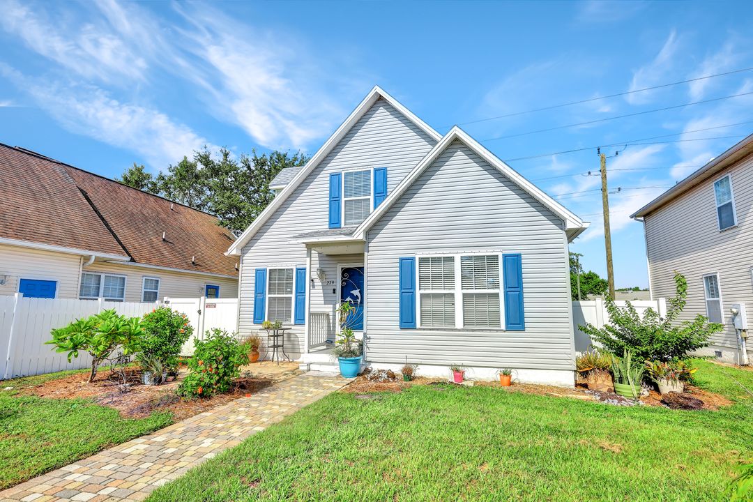 279 Leawood Cir, Naples, FL 34104