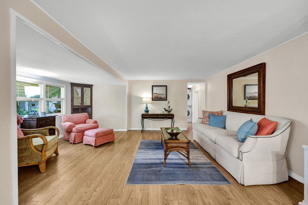 522 Menton Ln, Naples, FL 34112