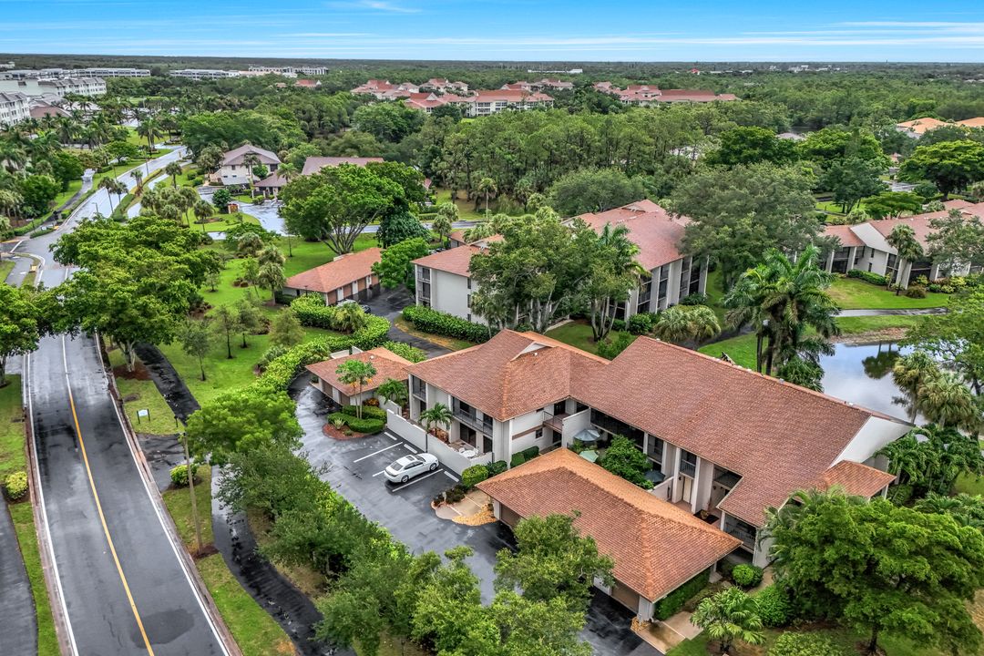 576 Retreat Dr #201, Naples, FL 34110