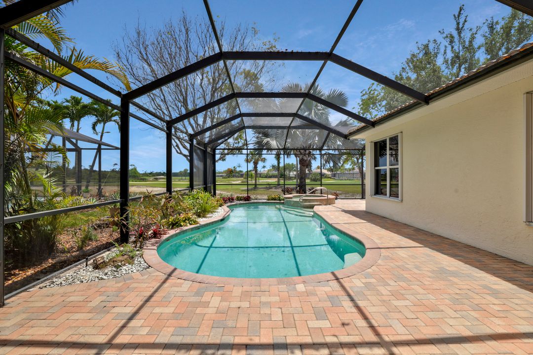 4923 Cerromar Dr, Naples, FL 34112