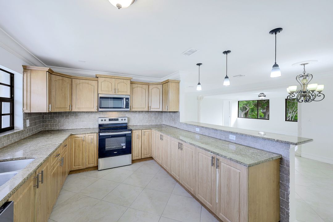 2270 42nd St SW, Naples, FL 34116