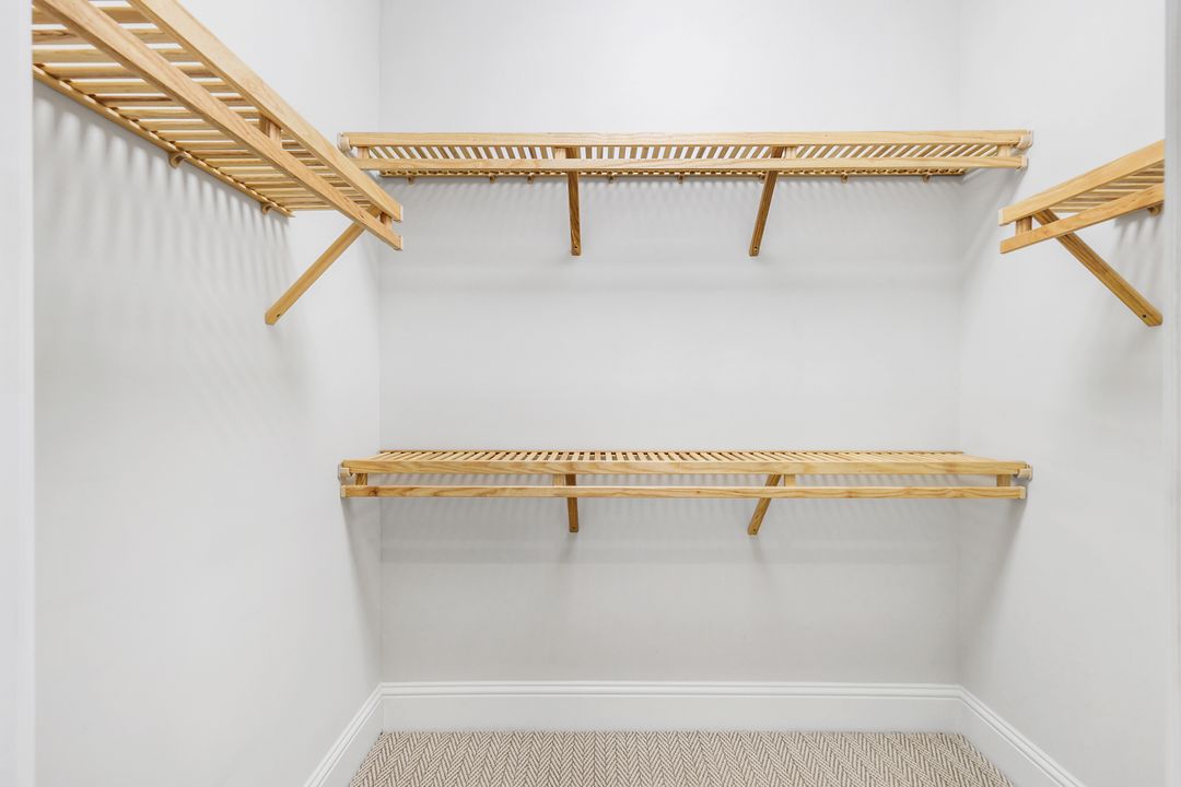 6348 Lyford Isle Dr, Naples, FL 34113