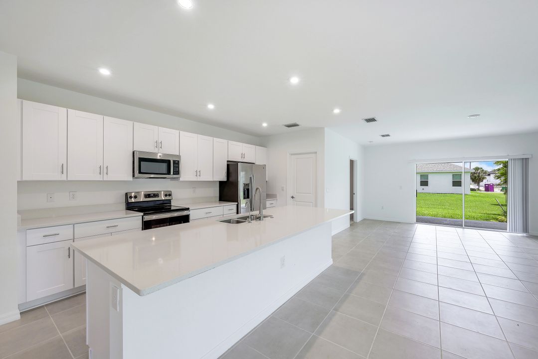 2714 SW 3rd Ln, Cape Coral, FL 33991