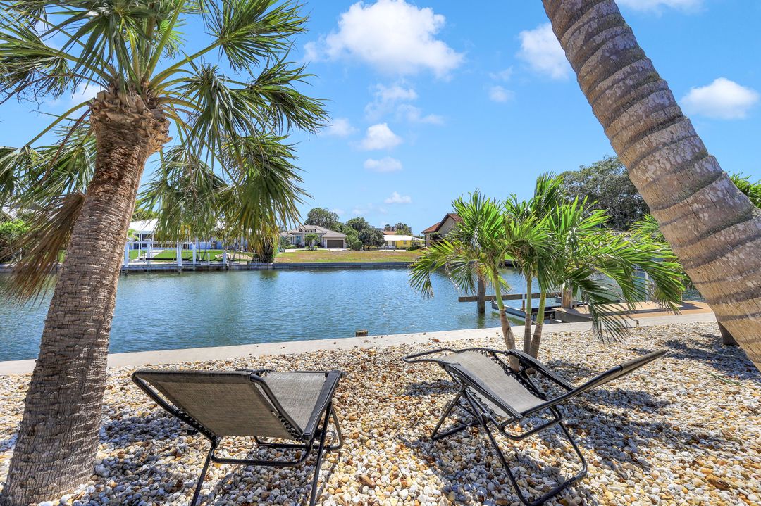 811 Wintergreen Ct, Marco Island, FL 34145