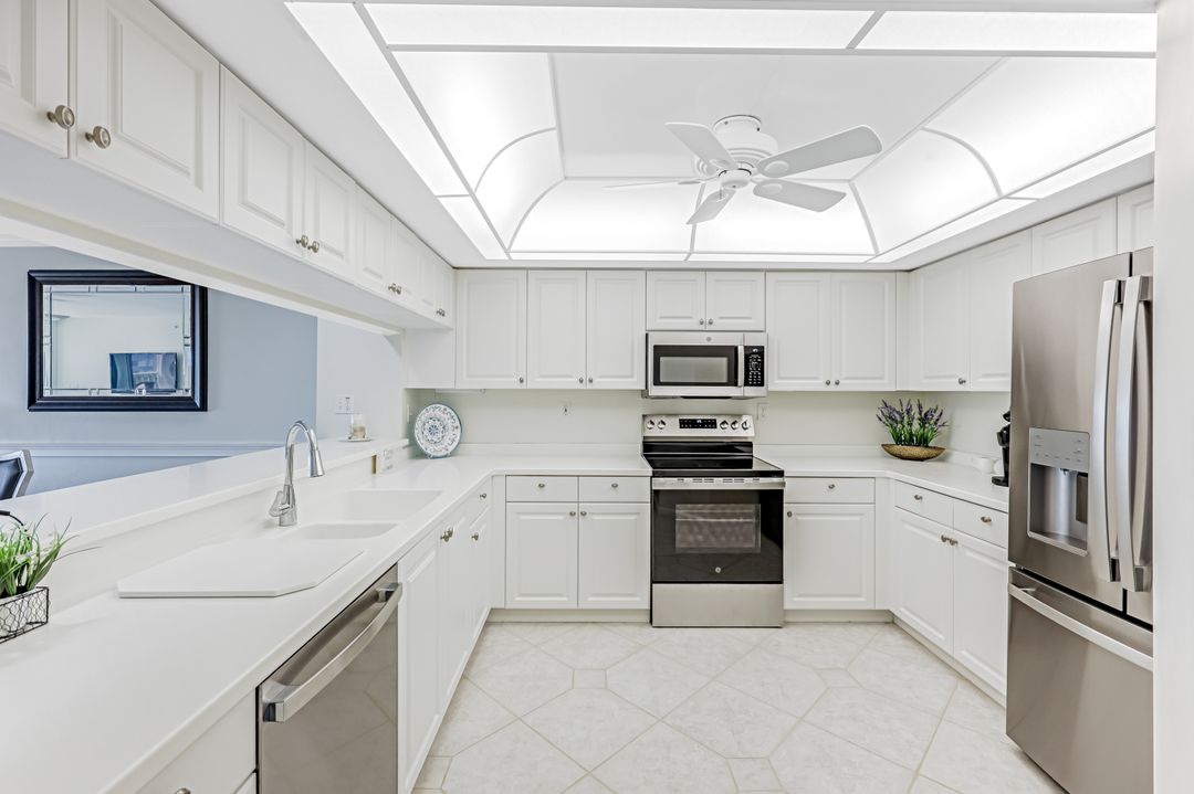 21 Bluebill Ave, Naples, FL 34108