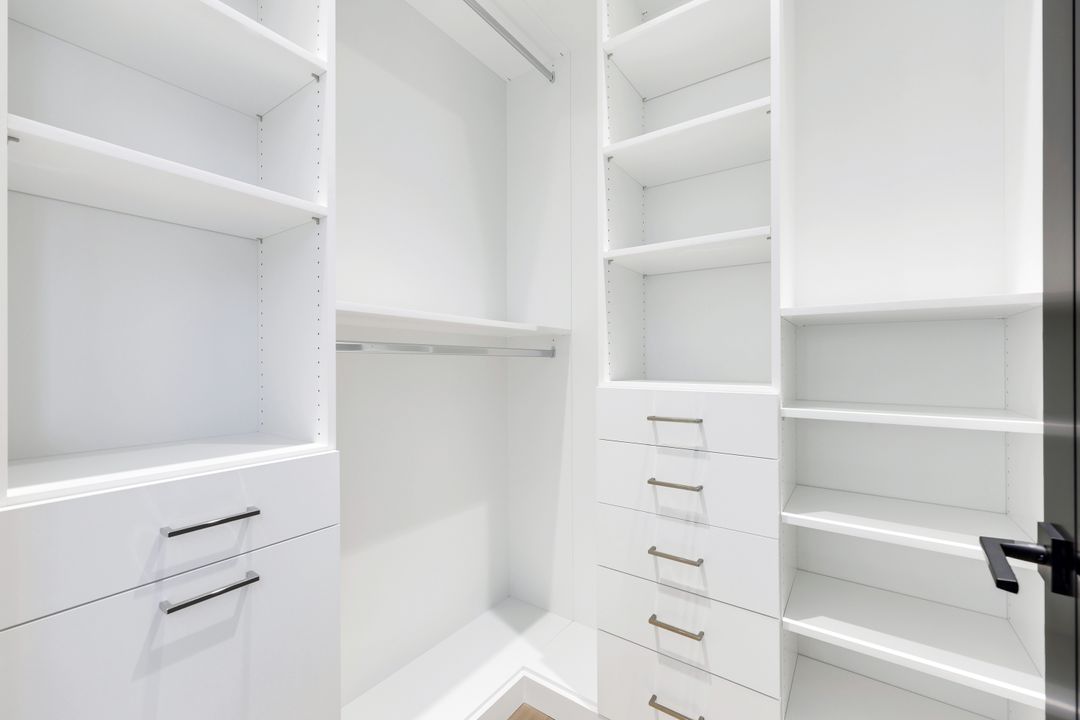 476 Palm Cir W, Naples, FL 34102