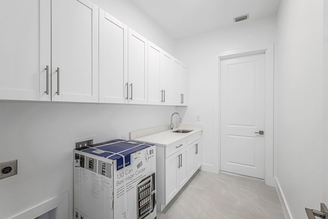 2840 Golden Gate Blvd W, Naples, FL 34120