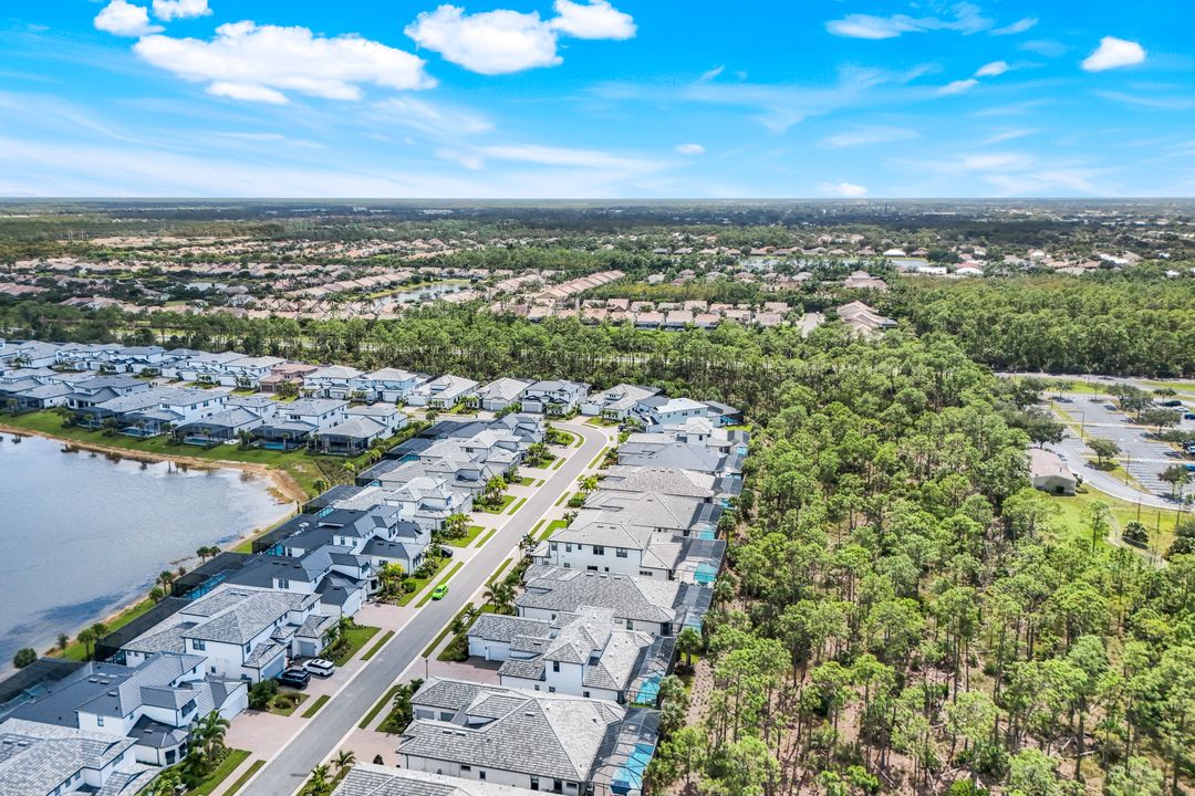 16221 Verilyn Cir, Naples, FL 34110