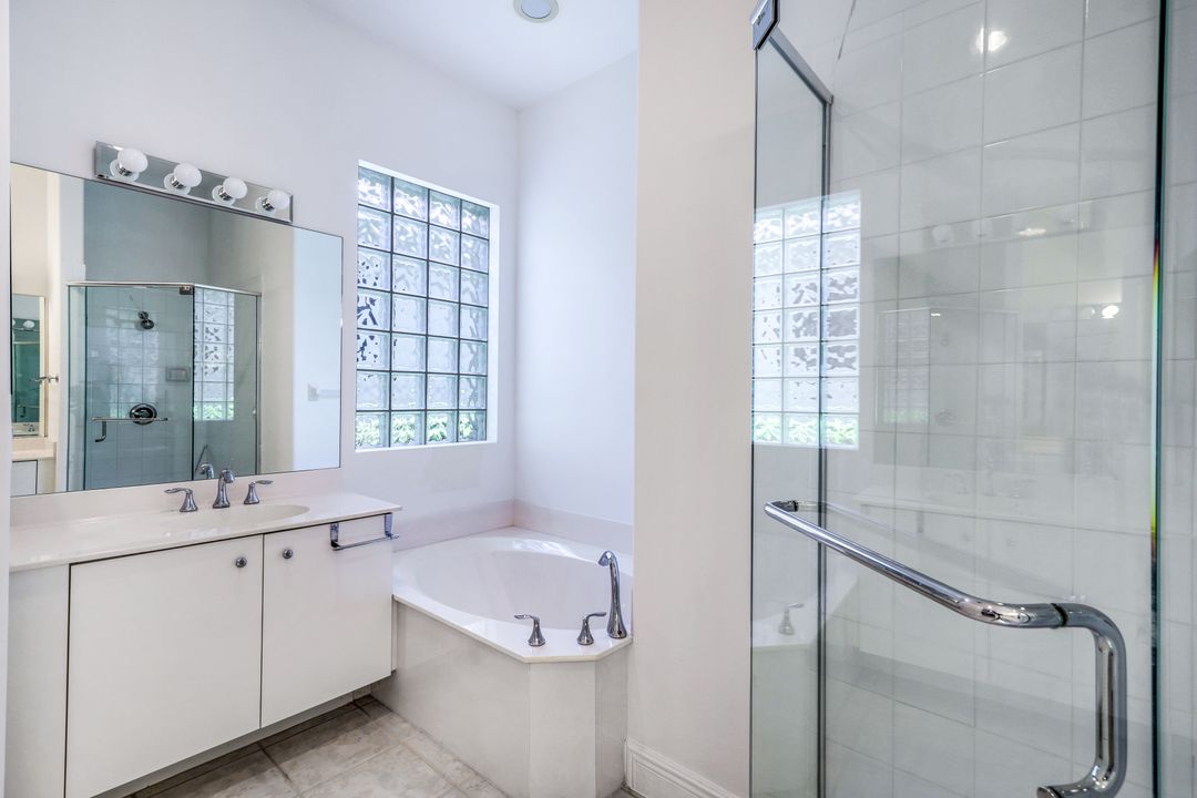 939 Fountain Run, Naples, FL 34119
