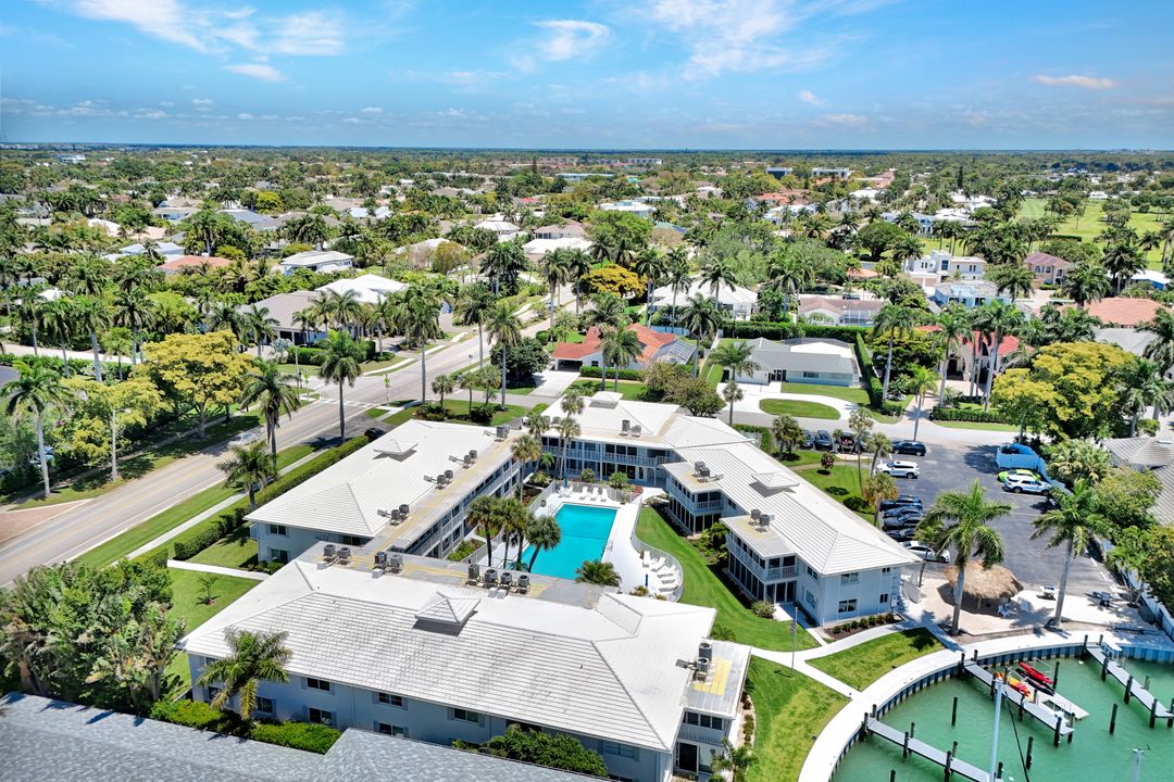 388 Harbour Dr #388, Naples, FL 34103