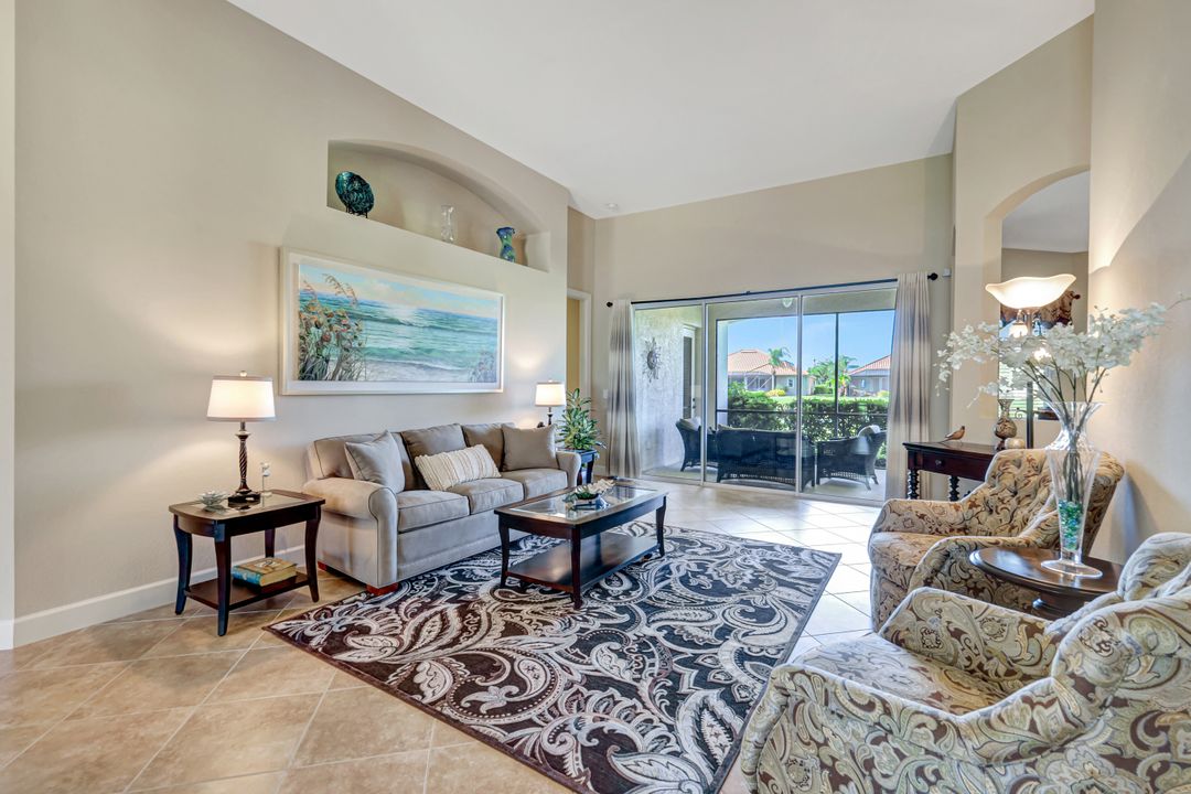 9693 Cobalt Cove Cir, Naples, FL 34120