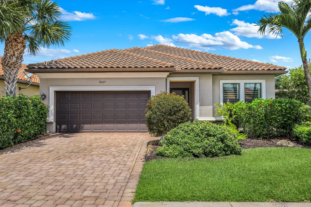 8527 Palacio Terrace N, Naples, FL 34114