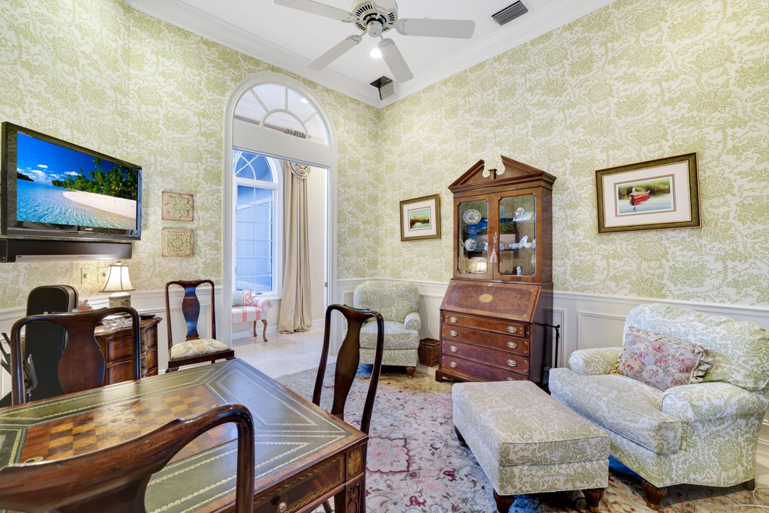 6935 Green Tree Dr, Naples, FL 34108