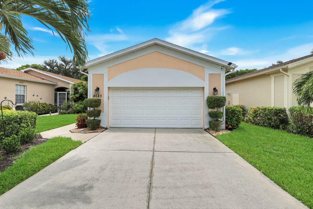 8683 Ibis Cove Cir, Naples, FL 34119