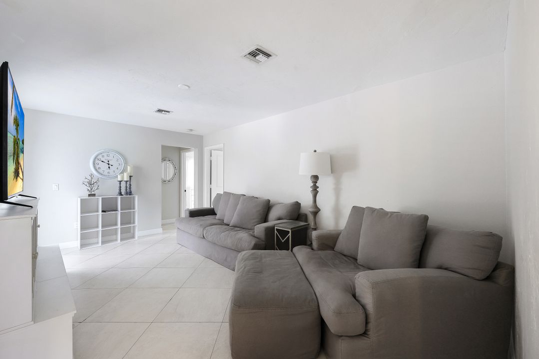 9949 Winchester Wood, Naples, FL 34109