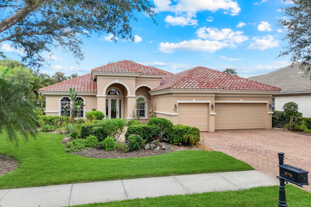 8776 Hideaway Harbor Ct, Naples, FL 34120