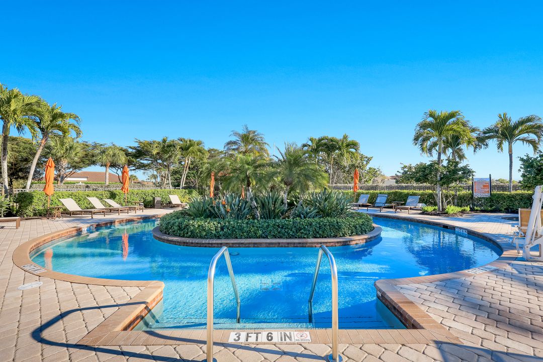 8262 Promoso Ct, Naples, FL 34114