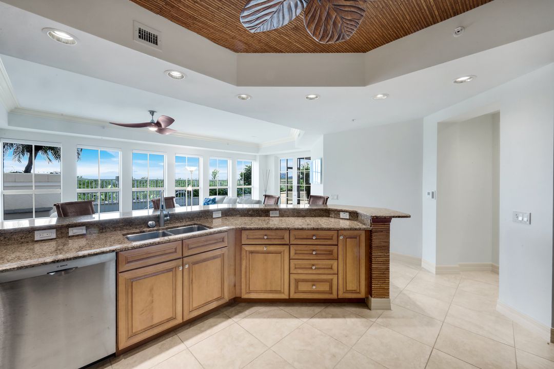 295 Grande Way #104, Naples, FL 34110