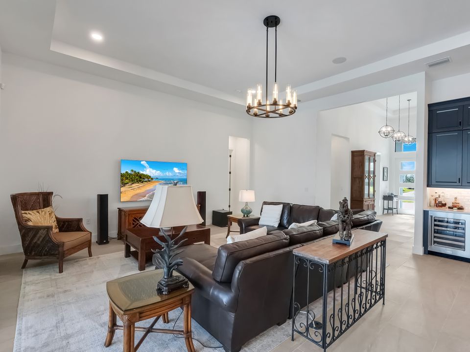 2428 Waterfront Cir, Sarasota, FL 34240